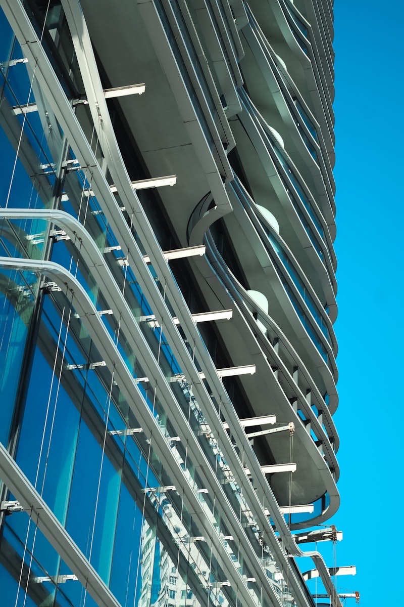 Glasgeländer mit Stahlrahmen
